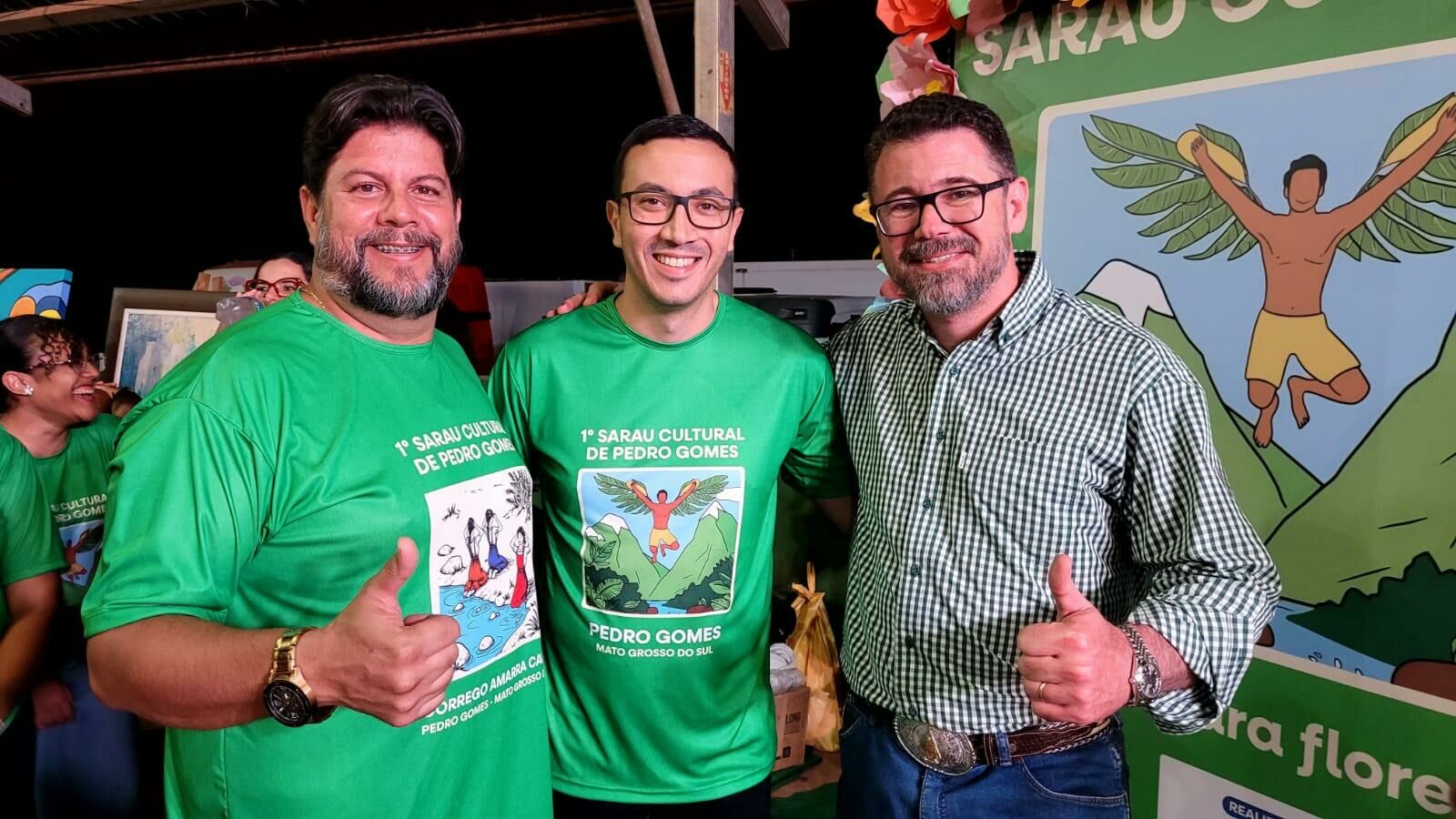 Imagem de compartilhamento para o artigo Prefeito Murilo e deputado Pollon prestigiam sarau com R$ 44 mil em prêmios em Pedro Gomes da MS Todo dia